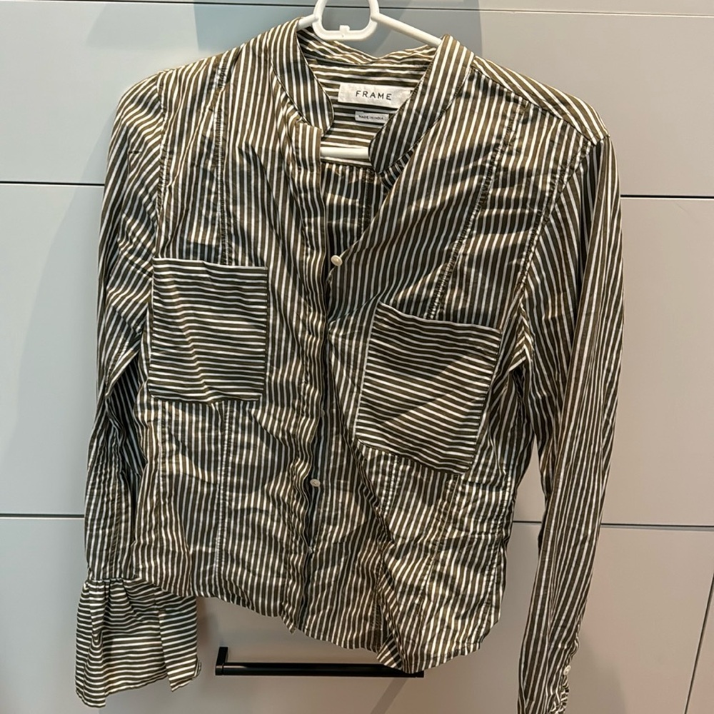 Frame button down size small